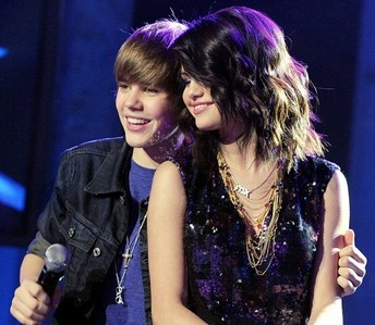 here they both r
they both r like shining light
they both r glow
they makes we frm them
they r a couple
http://celebritynewsandstyle.com/wp-content/uploads/2011/03/selena-gomez-and-justin-bieber-.jpg
http://www.flash-screen.com/free-wallpaper/uploads/201012/thus/1292822878_470x353_justin-bieber-and-selena-gomez.jpg