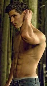  taylor lautner no competition! look at his body, then look at justin's... taylor = melt <3