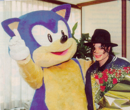  MJ loved Sonic. :) I'm Sure he also played it 당신 can 검색 더 많이 pics of them on Google.