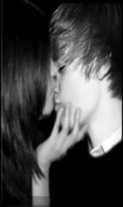 Selena and Justin Kissing (i think its edited) what do you feel ? mad? jealous? sad? HAPPY?! LOL
