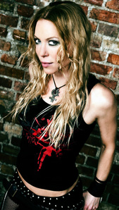  omg i l’amour Otep Shamaya, Angela Gossow, Lacy Mosley and Amy Lee but some people have already posté pix of Otep, Lacy and Amy so... ANGELA GOSSOW!!!