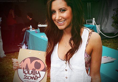 I don't think she should she's more cute with brunette hair color at least thats my opinion =)