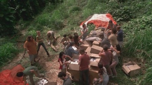  In Season 2, during a lockdown incident at the Swan, a large pallet of DHARMA comida and supplies was found quite close to the entrance of the station por Kate and Jack. None of the survivors recalled hearing a plane fly over the Island, although the pallet and its cargo were attached to a parachute and had a flashing beacon attached. Charlie speculated that the station may have been deliberately locked down to keep the occupants from seeing who made the drop. The supply drop contained a large amount of DHARMA Initiative comida including boxes of Macaroni & Cheese Supper, maní, cacahuete butter, risotto, ranch dressing, canned goods, and other assorted comida items. All of the items in the drop bore the code DI 9FFTR731 and were branded with the cisne logo The supply drop was scavenged por a large group of castaways including Sawyer, Charlie, Jin, Sun and Kate. Sawyer later comentó that he had "enough stuff now to open a chain of mini-marts". Charlie also found a vaccine kit on the pallet when he gave it to Claire a few days later. Much of the comida was transferred to the playa camp and kept in an outdoor cocina organized por Rose. Paulo once complained that the cocina was out of DHARMA Oat Bars. Charlie gave the pallet itself to Eko to assist in the construction of his church. Several years later, Benjamin Linus visited the DHARMA Logistics Warehouse in Guam where the drops were being launched from. He informed the two men working there that the Initiative disbanded twenty years previously, answered a few of their preguntas about why they were sending the pallets, and relieved them of their duties.