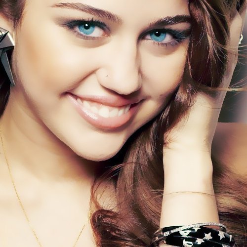 te can see her blue eyes here...