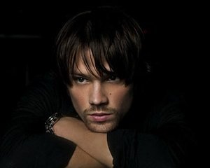  Thats a toughie! Both are pretty hot but i'd have to pick SAM!! Jared Padalecki is SO hot!