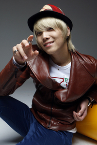  UHM, very hard to answer rlly i'll choose HONGKI cuz he seem very nice person and he's so hot..