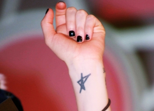  Avril's first tattoo. It's the "Let Go" star, sterne from her first album :)