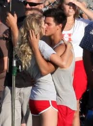  Taylor lautner and taylor 迅速, スウィフト were dating but they スプリット, 分割 up, I 愛 TAYLOR LAUTNER