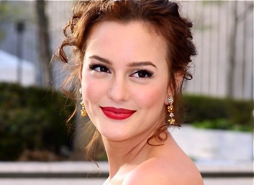 I know a lot of people have đã đưa ý kiến this, but Leighton Meester. She's really pretty, but also has that girl-next-door thing going on. Leighton also just seems like a really nice person.