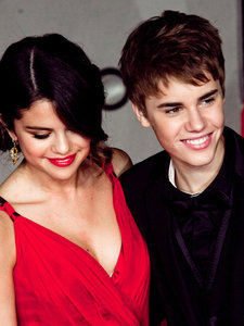 Selena and Justin and the Vanity Fairs :)I edited this picture.