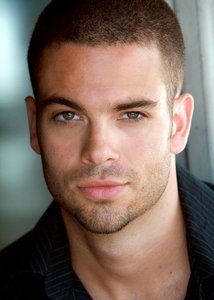  Well mines vary!!I like mark salling who has got muscles but i also pag-ibig pete wentz who is way different!!! I pag-ibig Mark Salling♥