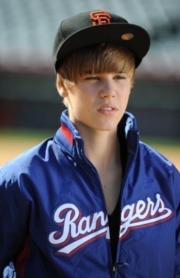  i need a bad boy pic of justin bieber 또는 a sexy one plz and ty have is mine it is a sexy one