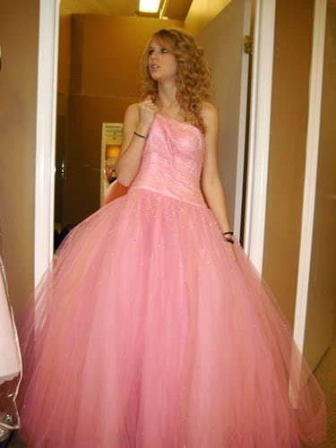 Here...I think u may not have seen this...Well i Love the gown
She looks like a princess <3