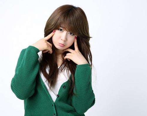 T-ars's Park Ji Yeon wearing my fave color! GREEN!
;]
