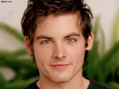 my parte superior, arriba 3 favourite celebs are: 1-Tom cruise 2-kevin zegers 3-zac efron