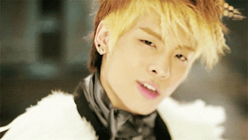  Jonghyun from SHINee!!!<33 Why?Because I 사랑 him and I am obsessed with him!! Jonghyun!<333
