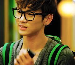  he is just really cute in this pic... and he's wearing glasses!!!! he looks absolutly AMAZING in glasses!! ~saranghae <33