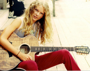 typical Taylor: cute and with her guitar <13