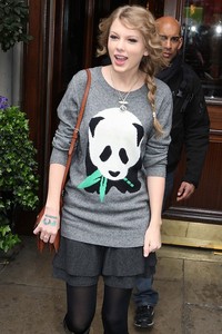 I love her shirt <13