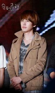 kyuhyun ...Quiet,cool,chic&nice person
