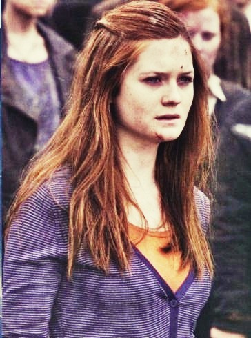 I love, love, love ginny when she's in action, ether on the quidditch pitch or on a battle, I think she looks best when she's a mess lol,,,