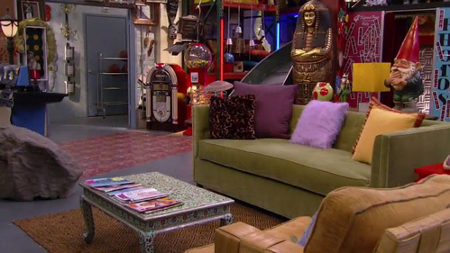  I chose MsPropHouse because I'm a girl and I amor the apoyo House from the show,Sonny With a Chance.