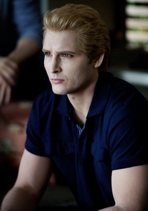  Who thinks Carlisle needs to be más into the series then he is?