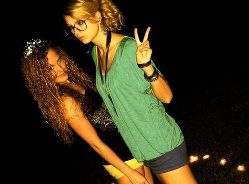 Taylor looks awesome <13 ..like she always does ;)