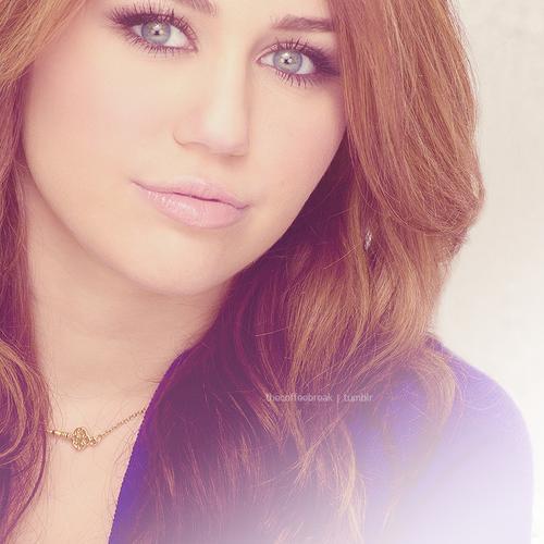  I Have atleast 590 pics of Miley in my laptop but my fav is this 1: