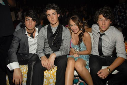  Miley and the jonas brothers