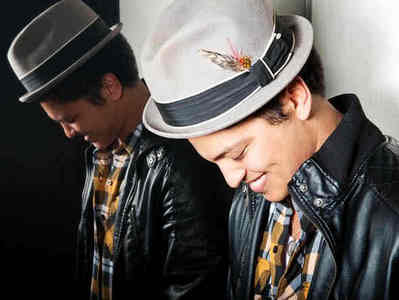  POST your best pic of Bruno Mars with a hat on