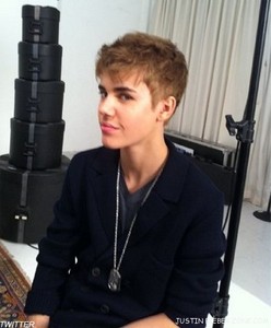  Rumor: Justin Bieber Losing 80,000 팬 because he CUT his Hair?