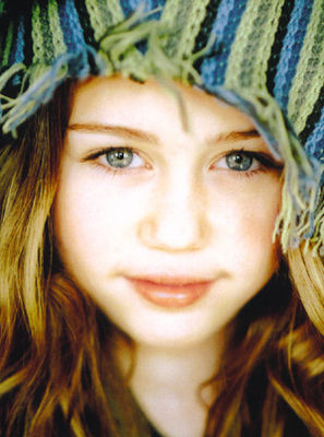 Post young Miley photos!{props}