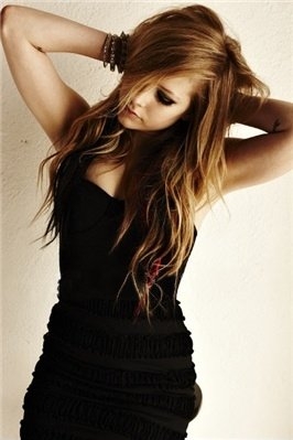  Best Avril Pic Wearing A Black Dress !