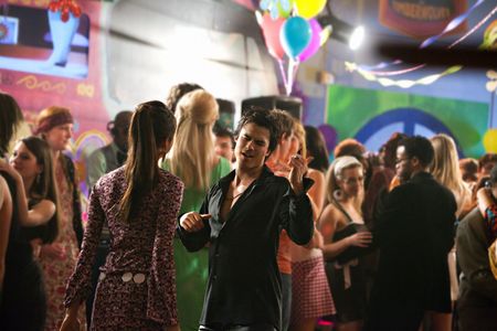  Is it just me, atau does Damon look drunk in this still?
