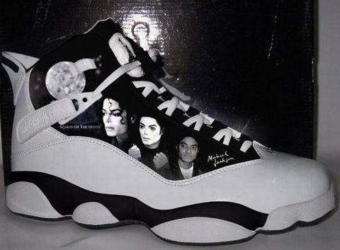  i found a pic of a pair of Michael Jackson sneakers!! Where do bạn get Michael jackson shoes?