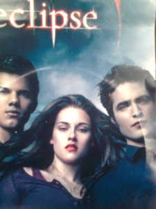  嘿 guys who do u think loves Bella more(recall the deeds done 由 both)-Edward 或者 Jacob?