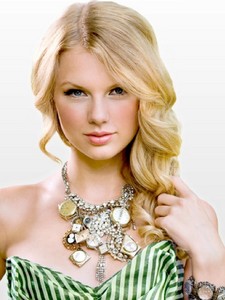  put up your kegemaran pic of Taylor wearing jewelry