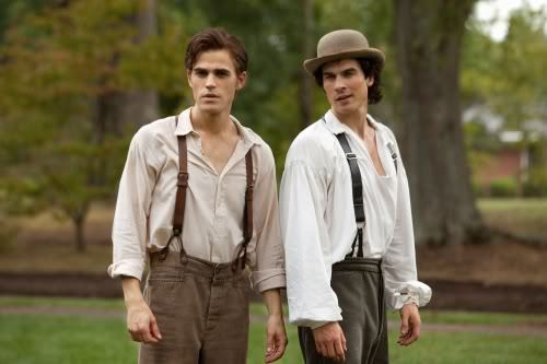  Who do 你 think is cuter Damon (Ian) 或者 Stefan (Paul)? I think that both of them are sexy, so I can't choose.