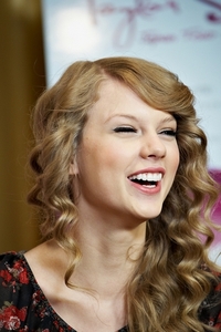 Post a pic of Taylor smiling or laughing :)