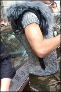  Do आप think Bill Kaulitz is going to a gym? What do आप think about his muscles?