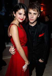 post a picture of selena with justin