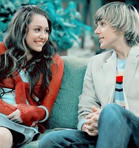  post a pic of miley and cody..!!