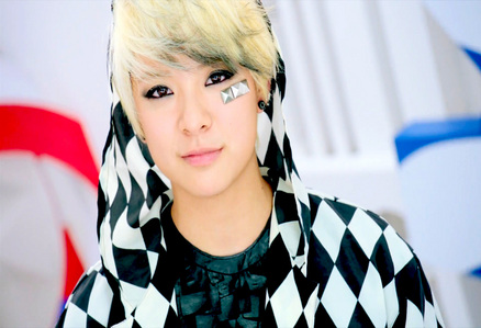  have 당신 ever think that Amber is a boy at first meet ???