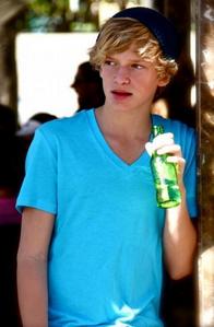 Post a picture of Cody Simpson wearing anything blue!!! <3