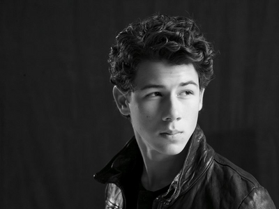 What is your yêu thích feature of Nick Jonas? (hair,eyes, lips, exc.)