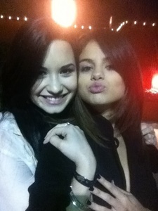  Post A Pic Of Selena With Demi...I'll Give Props..