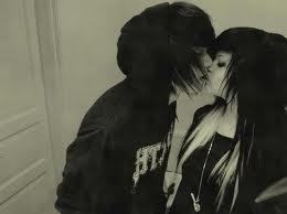  POST A KISSING PICZ XD complimenten FOR THE WINNER