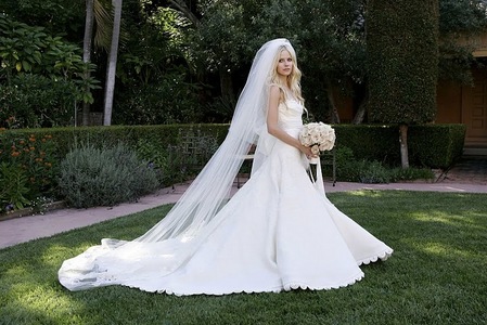  Post a Pic of Avril on her Wedding dag Win complimenten