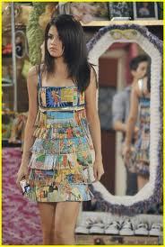  Post a pic of Selena Gomez wearing your fav dress :)